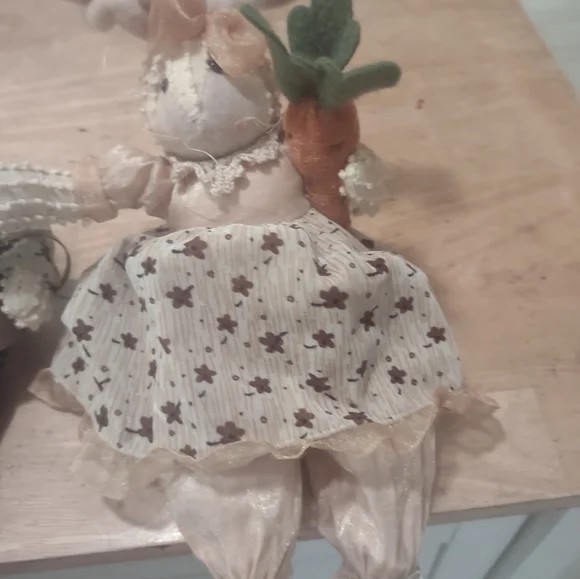 2 Primitive Rabbits - Picture 4 of 4